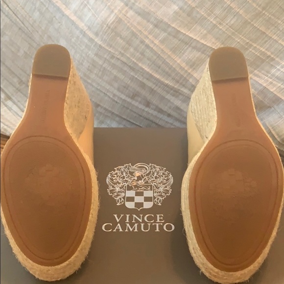 Authentic barely worn nude Vince Camulto wedges - Picture 3 of 5